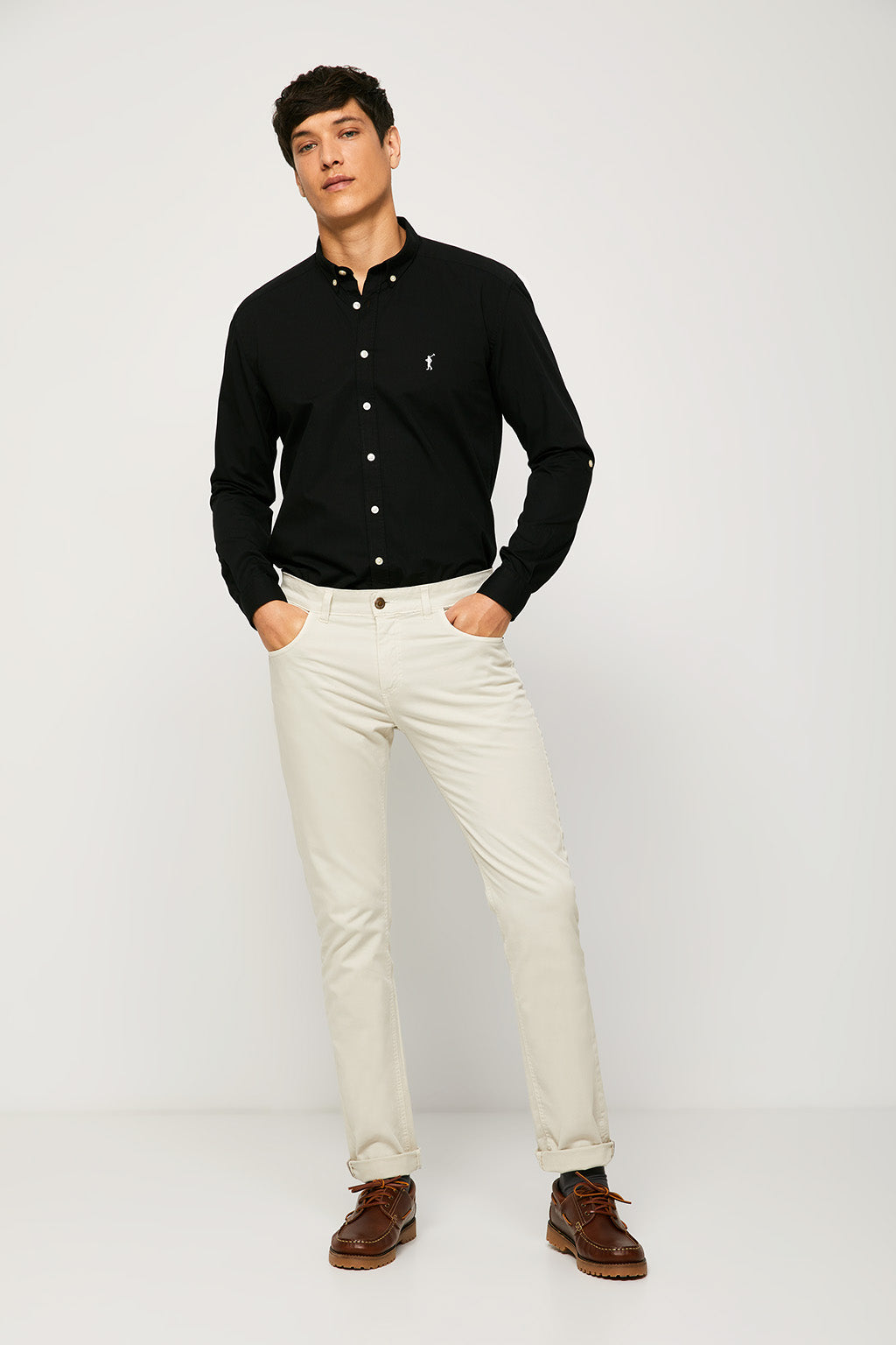 Pack de dos carmisas popelina blanca y negra con logo bordado a contraste | HOMBRE  | POLO CLUB