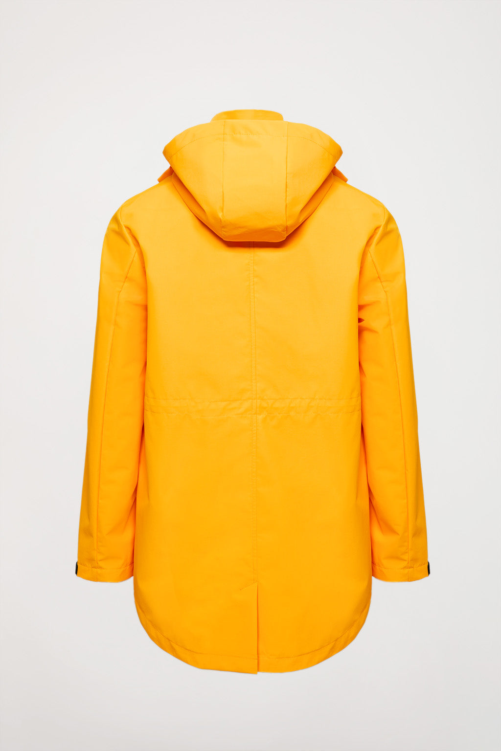 Chubasquero ligero amarillo con capucha y parche en la manga | HOMBRE  | POLO CLUB