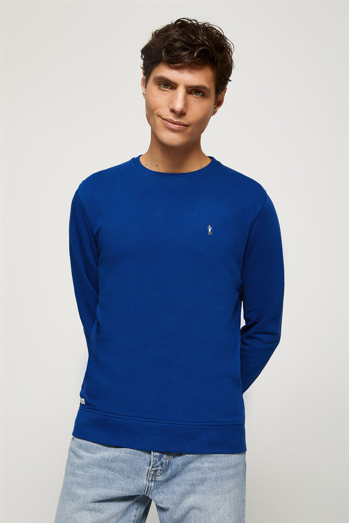 Sweatshirt orgânica azul royal com decote redondo e logótipo bordado multicolor