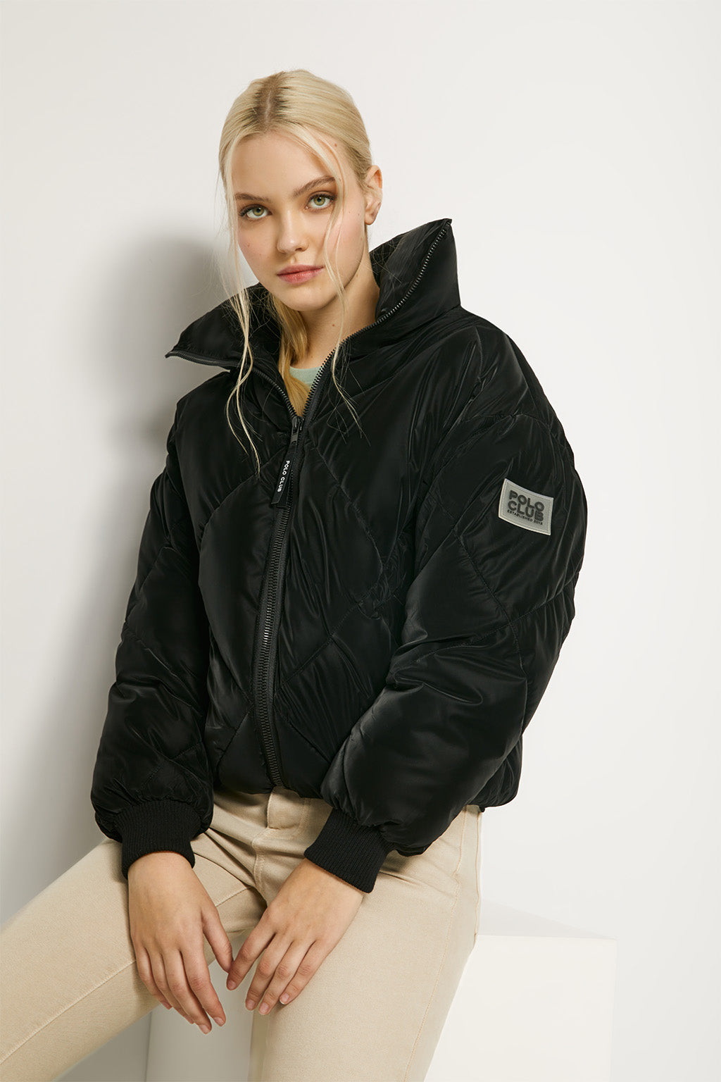 Chaqueta acolchada entallada negra para mujer  Maroon  Kingsland  Álogo