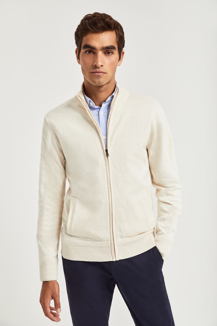 Cárdigan de cashmere beige con cremallera y logo en la manga