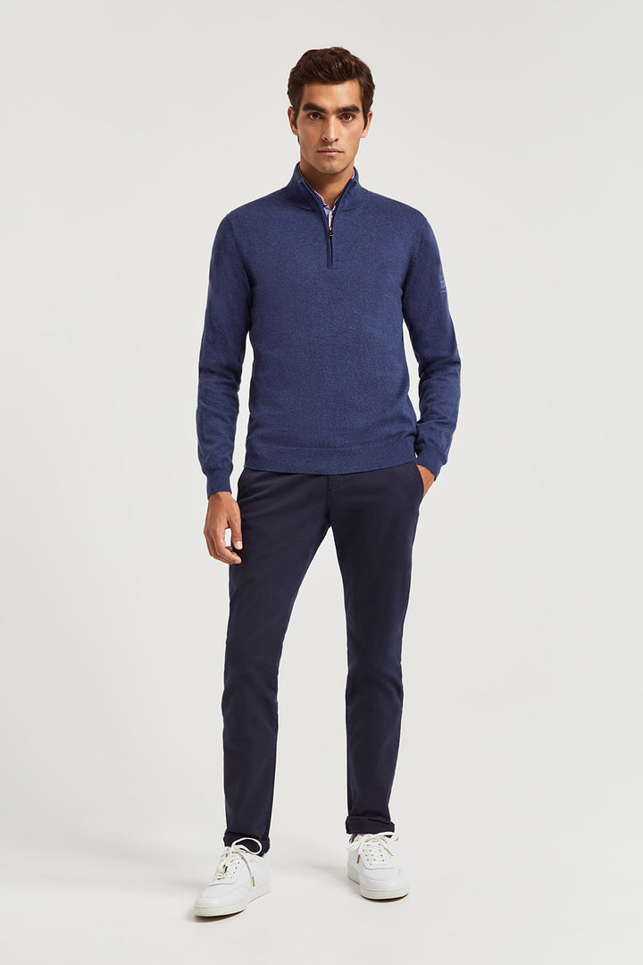 Jersey azul denim de cashmere con cuello alto y cremallera