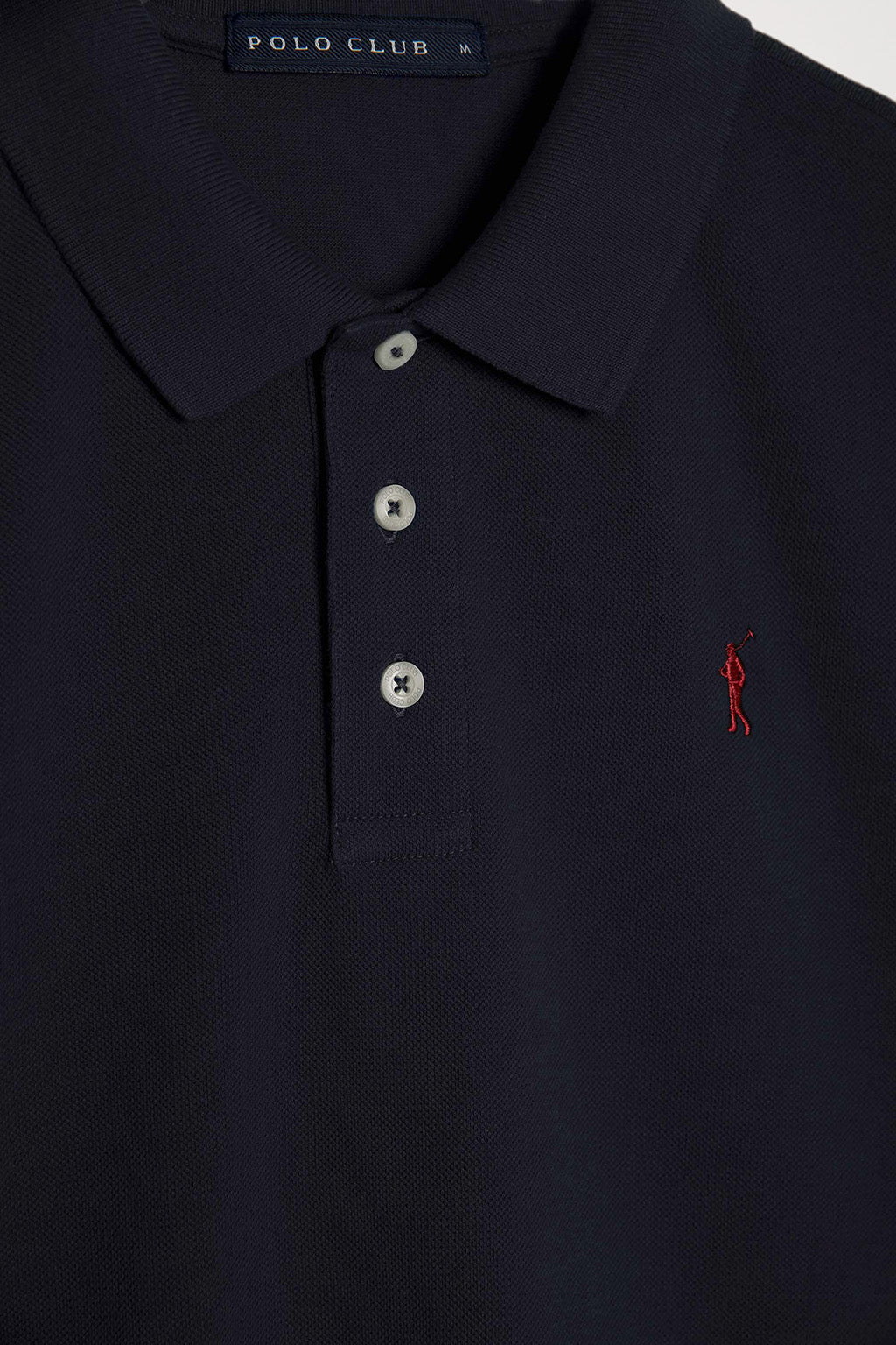 Polo azul marino piqué con tapeta de tres botones y logo bordado en contraste | HOMBRE  | POLO CLUB