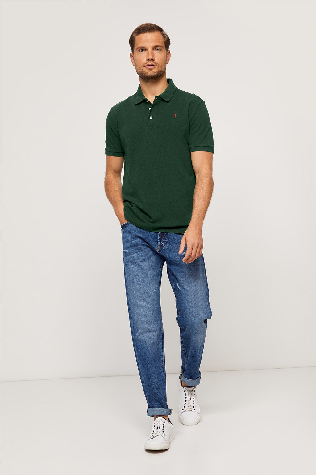 Polo verde botella piqué con tapeta de tres botones y logo bordado en contraste | HOMBRE  | POLO CLUB