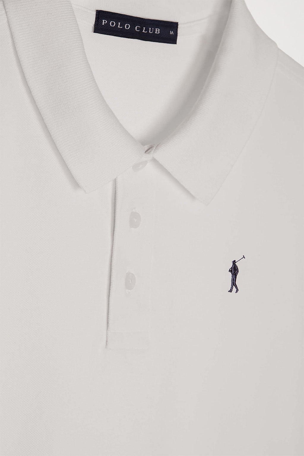 Polo blanco piqué con tapeta de tres botones y logo bordado en contraste | HOMBRE  | POLO CLUB