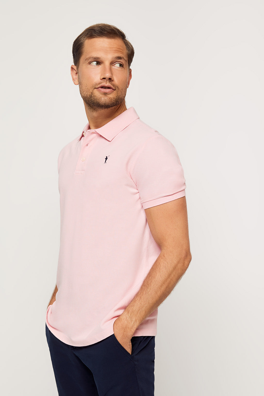 Polo rosa piqué con tapeta de tres botones y logo bordado en contraste | HOMBRE  | POLO CLUB