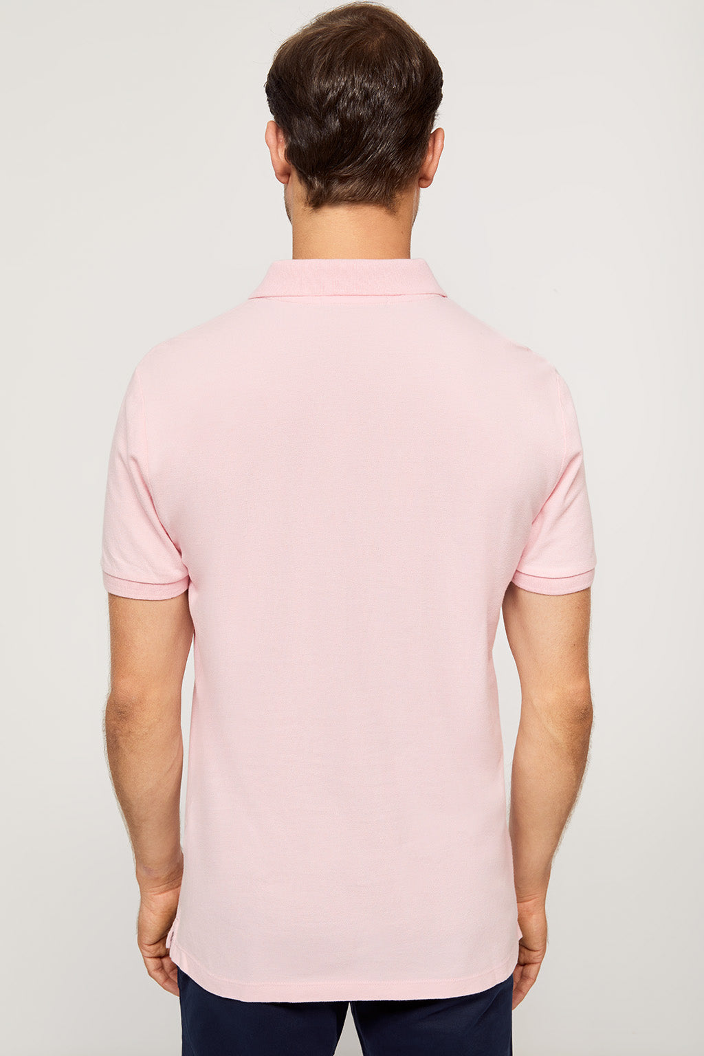 Polo rosa piqué con tapeta de tres botones y logo bordado en contraste | HOMBRE  | POLO CLUB