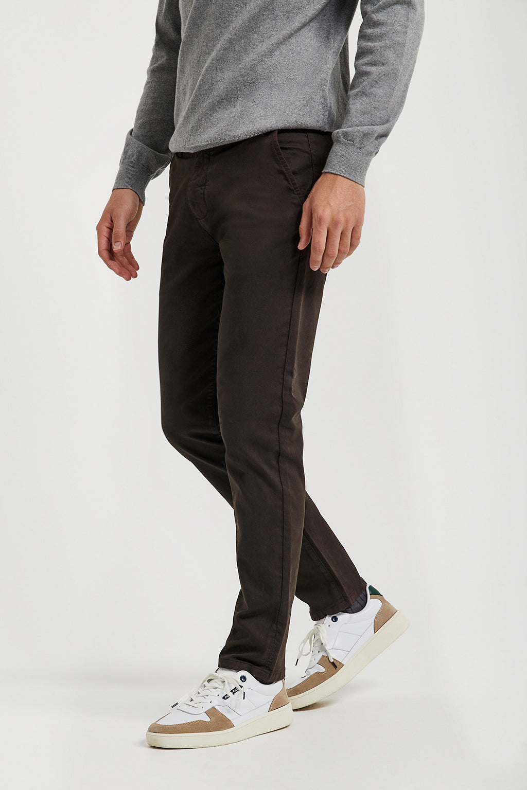 Fácil de comprender Peluquero Resonar Pantalón chino marrón oscuro de corte slim con logo Polo Club en bolsi