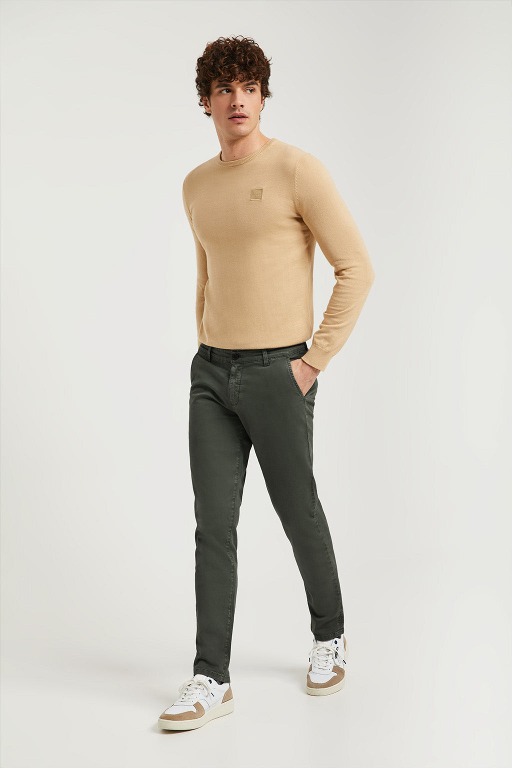 Pantalon chino verde deals