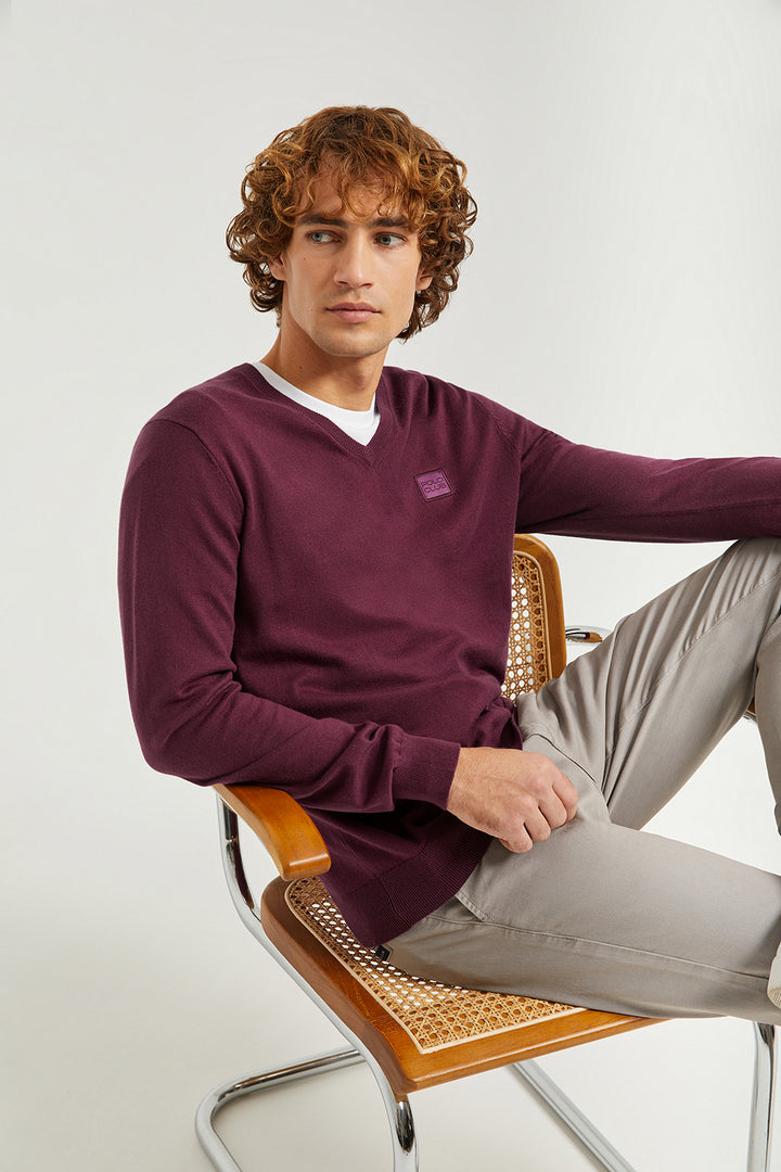Jersey básico de cuello de pico vino con logotipo Polo Club