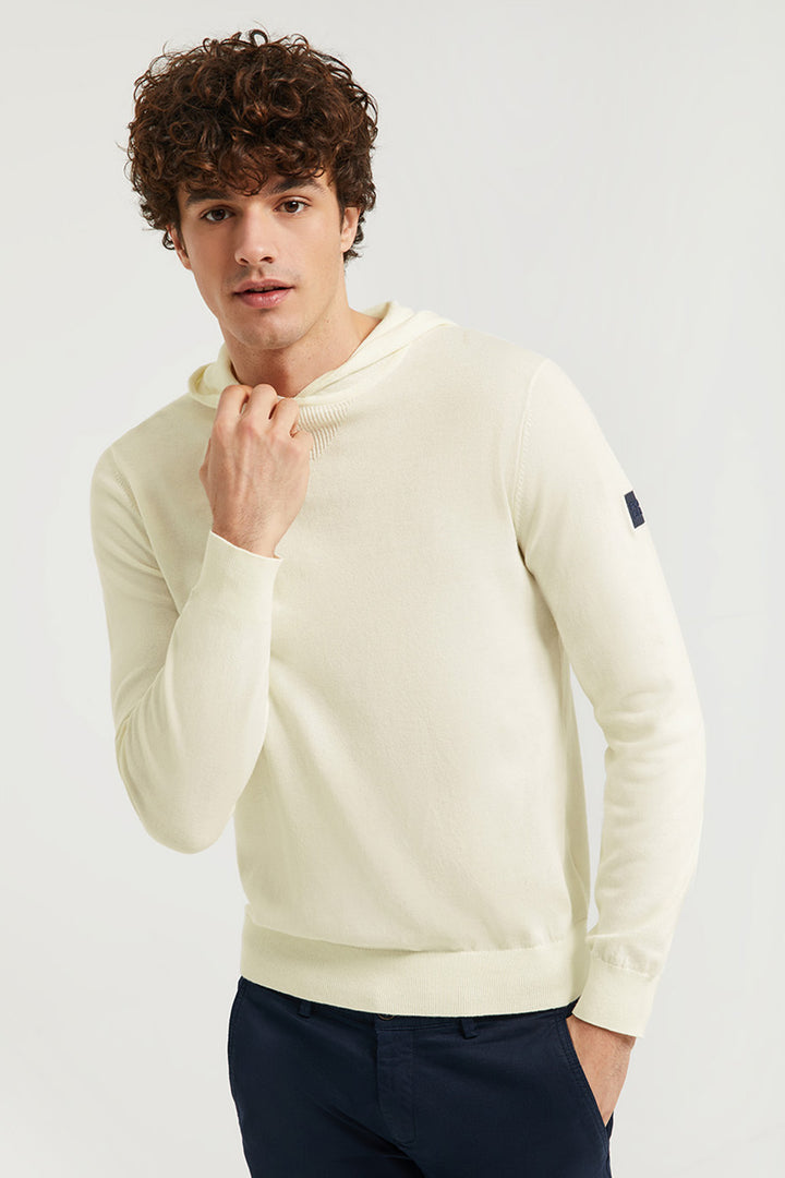 Jersey beige de punto con capucha y detalle en la manga