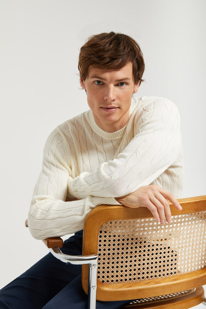 Jersey beige en punto de ochos con detalle en bajo