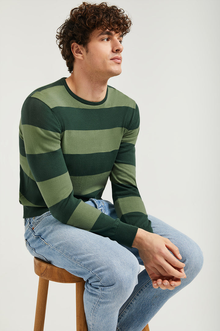 Jersey verde color block de rayas con cuello redondo y detalle en la manga