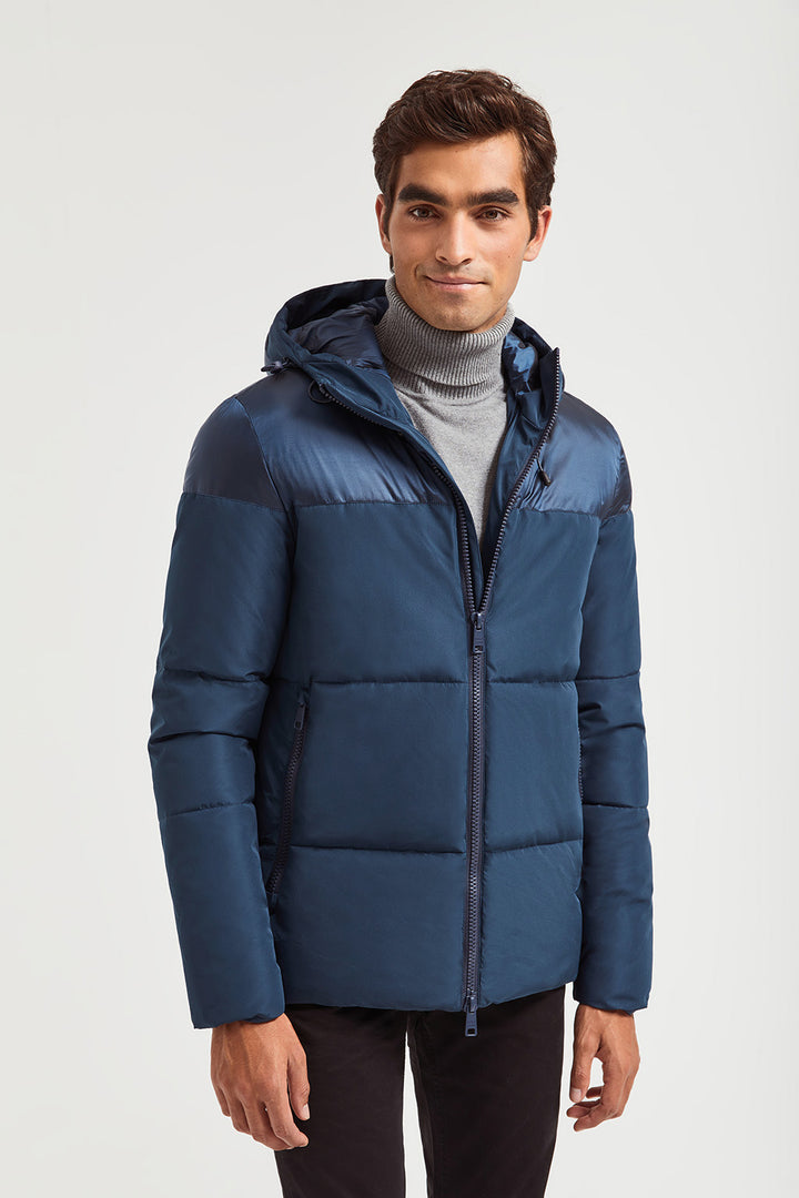 Chaqueta azul petróleo acolchada mate y brillo con parche en la manga