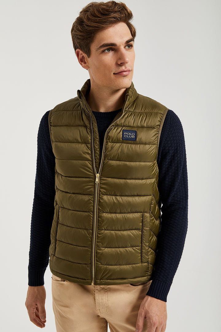 Chaleco verde oliva Pavel reciclado y ultraligero con etiqueta textil Polo Club