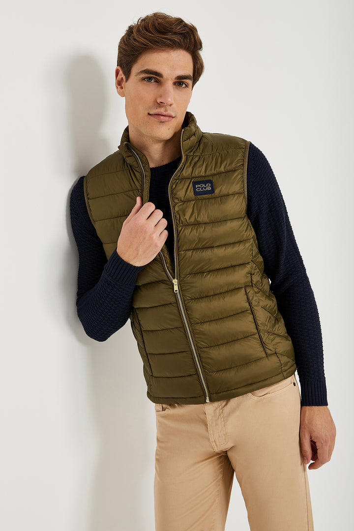 Chaleco verde oliva Pavel reciclado y ultraligero con etiqueta textil Polo Club