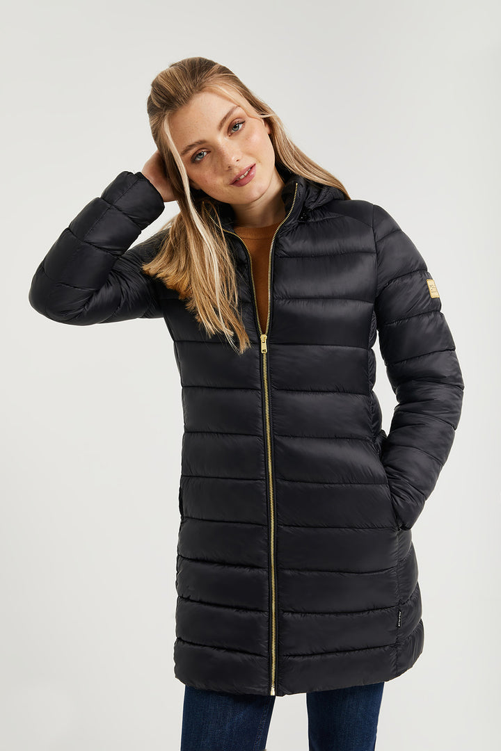 Abrigo negro Claudette de capucha reciclado y ligero con etiqueta textil Polo Club