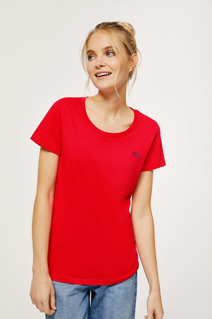 Camiseta orgánica rojo de cuello redondo y logo bordado