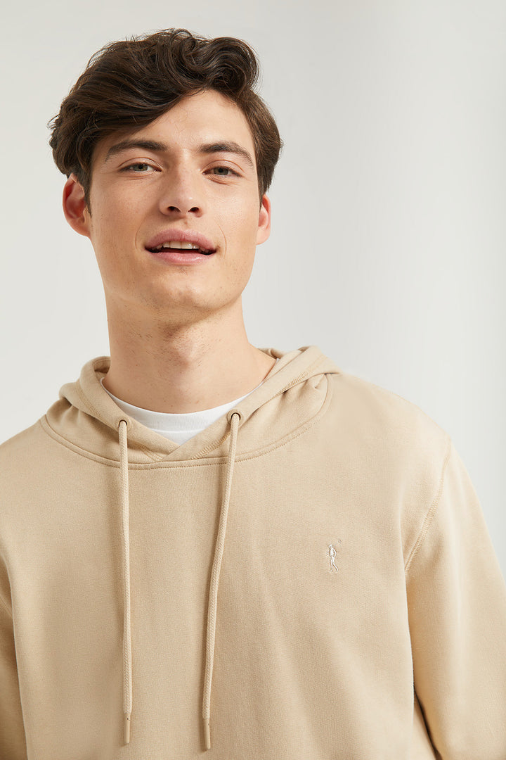 Sudadera con capucha y bolsillos color arena con logo Rigby Go