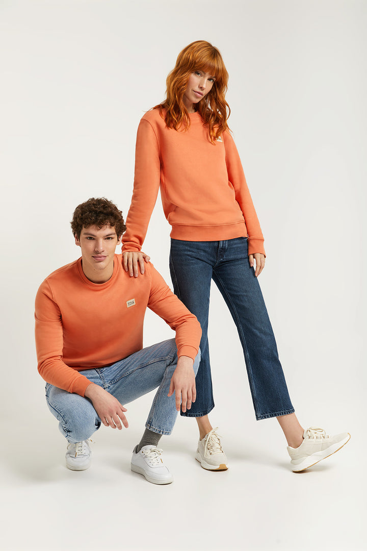 Sweatshirt com decote redondo cor de pêssego orgânica Neutrals com logótipo