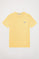 Camiseta amarilla orgánica Neutrals con logo