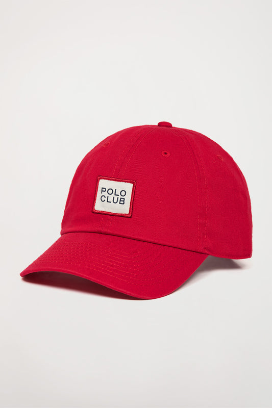 Boné vermelho com etiqueta Polo Club